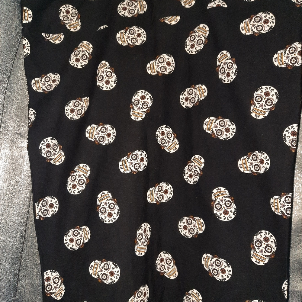 Torrid Skirt Sugar Skull NWOT
